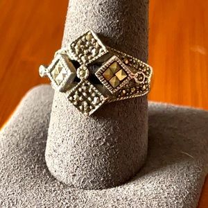 Beautiful Marquesite ring - Size 8